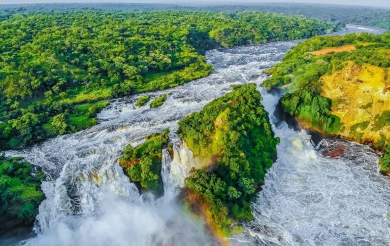 Uhuru waterfall in Northwestern Uganda, near Baker's Point and Murchison Falls.